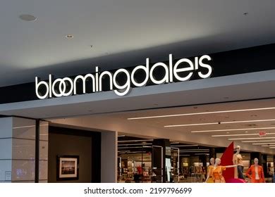 bloomingdale's store beverly center.